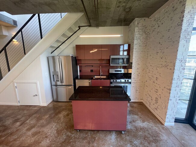 Building Photo - Sleek and Sophisticated: Upscale 1-Bdrm/2b...