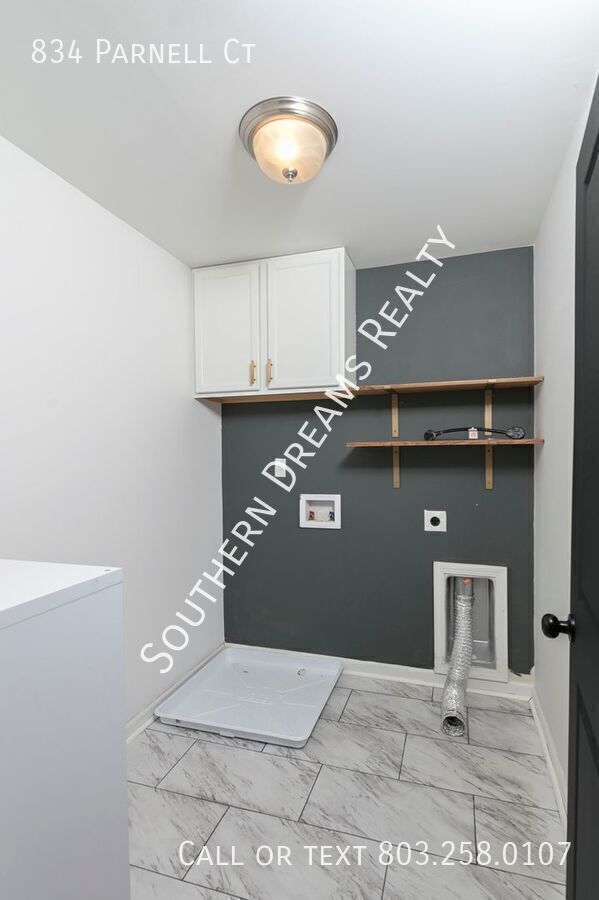 Building Photo - 834 Parnell Ct