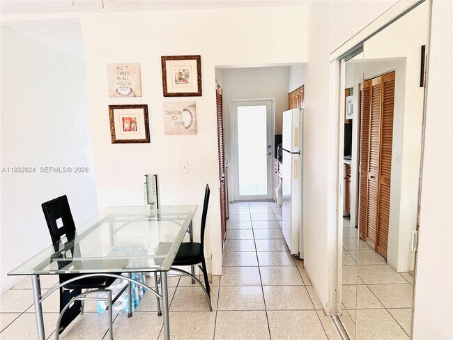 Building Photo - 1560 NE 127th St