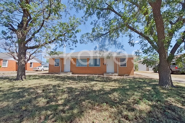 Building Photo - 107 S Palo Duro St