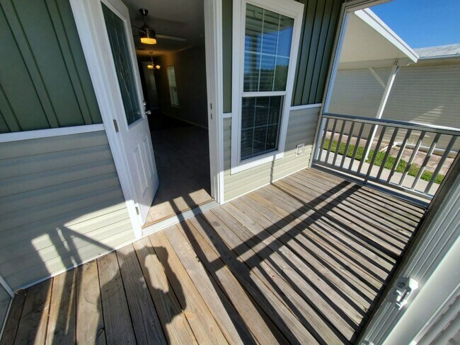Building Photo - 6421 Brandywine Dr N