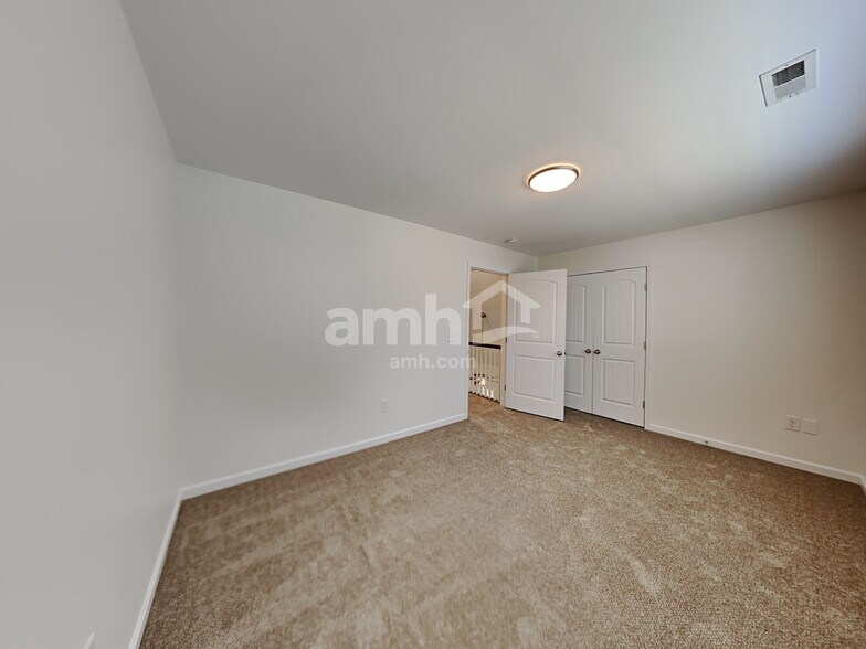 Building Photo - 300 Winding Branch Ct