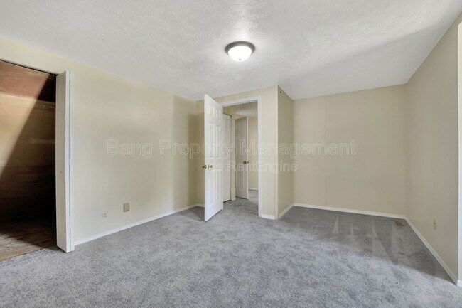 Building Photo - 817 Lancelot Ct