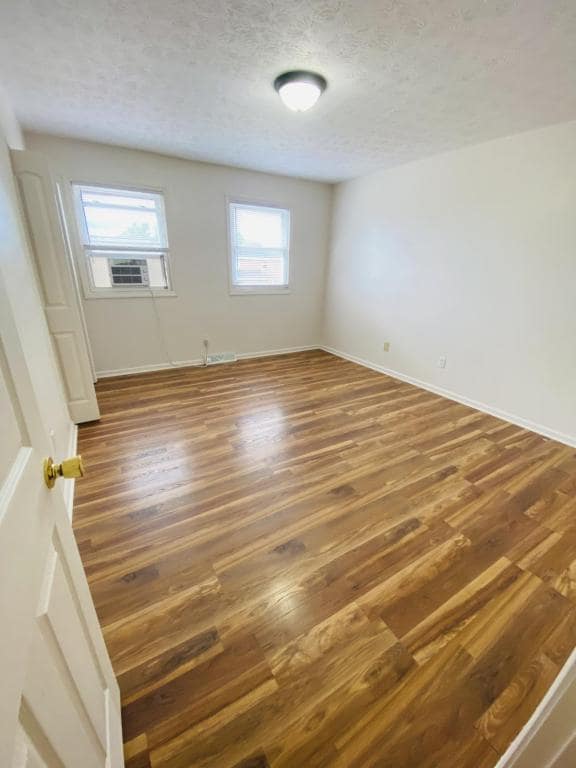 Building Photo - 978 Villa Dr