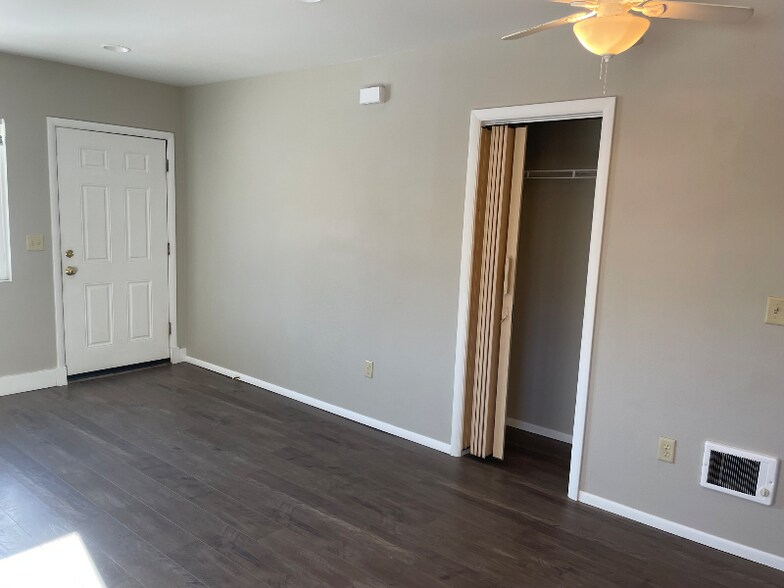 Building Photo - 506 Waukesha Ave