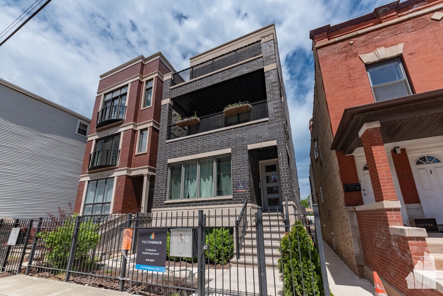 Building Photo - 3049 N Clybourn Ave
