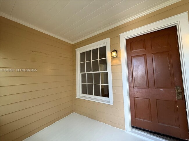 Building Photo - 816 5th St