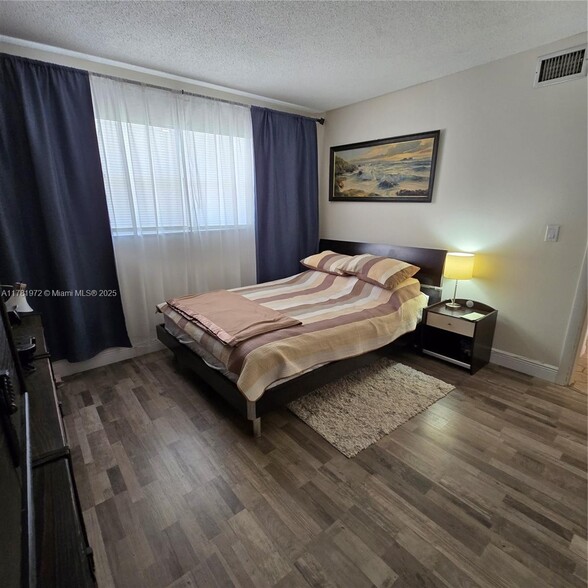 Building Photo - 2097 S Ocean Dr