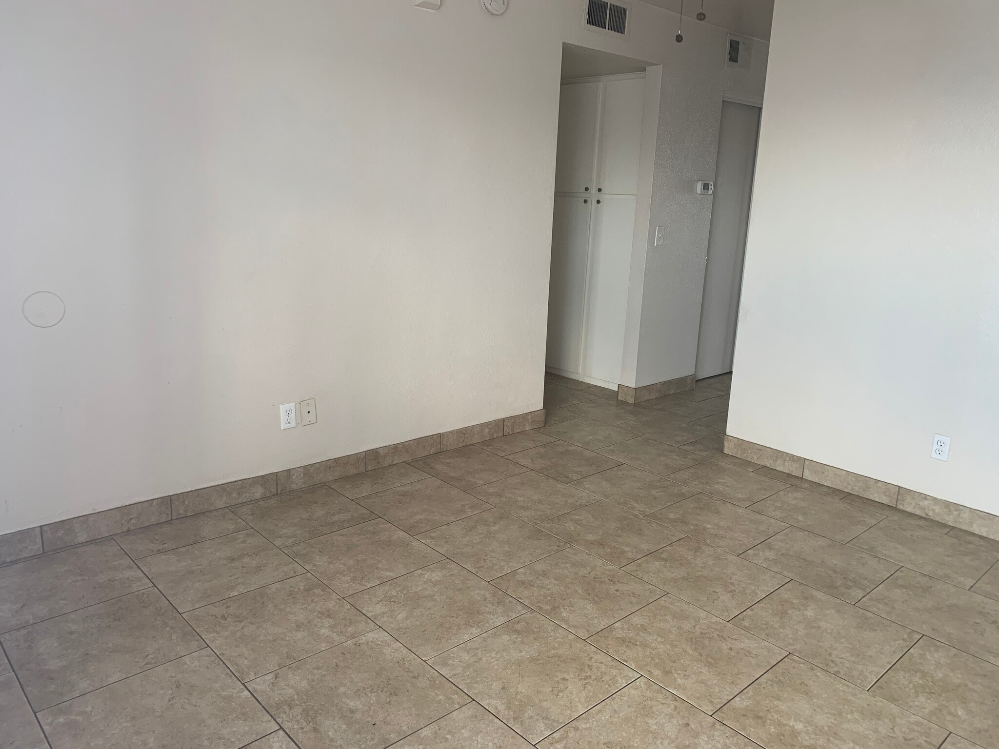 Building Photo - 444 W Ivyglen St