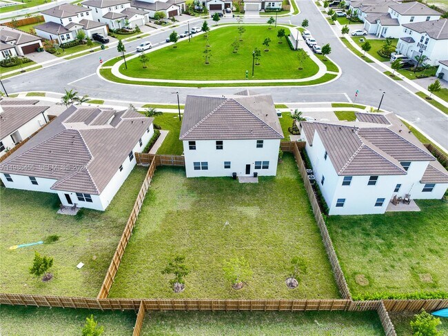 Building Photo - 2333 SE 28th St