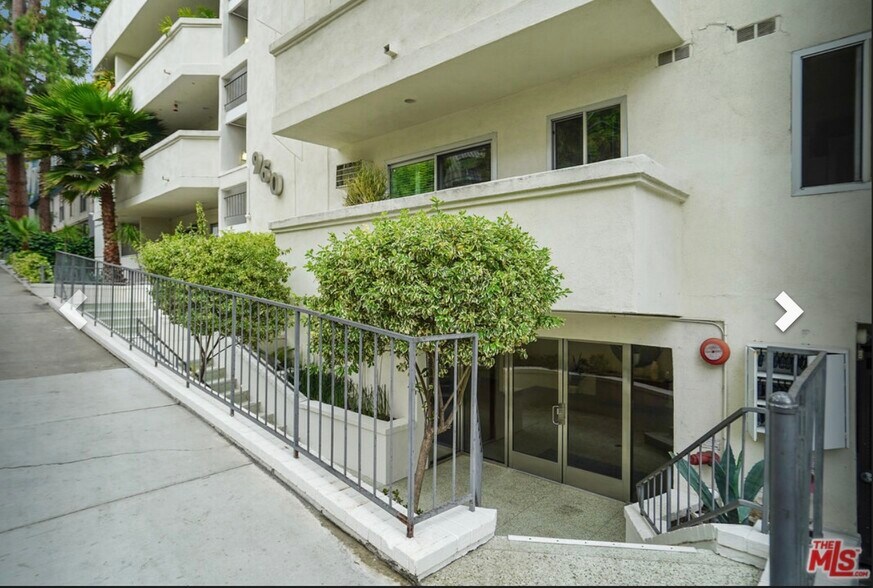 Building Photo - 960 Larrabee St