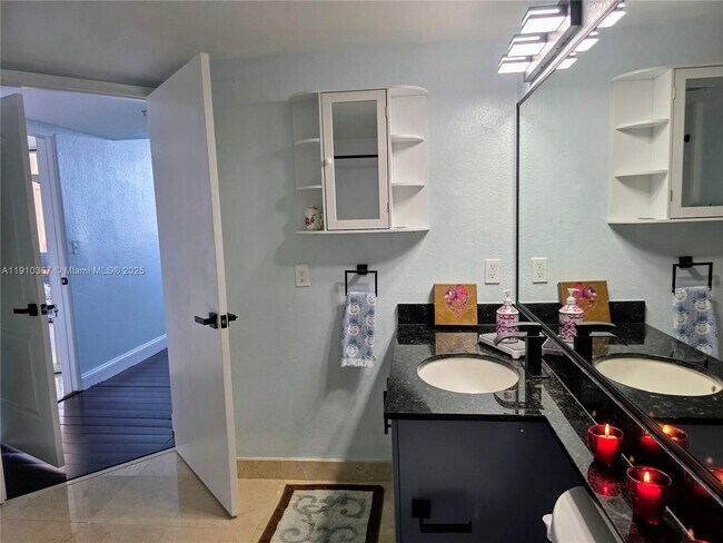 Building Photo - 1625 Kennedy Cswy