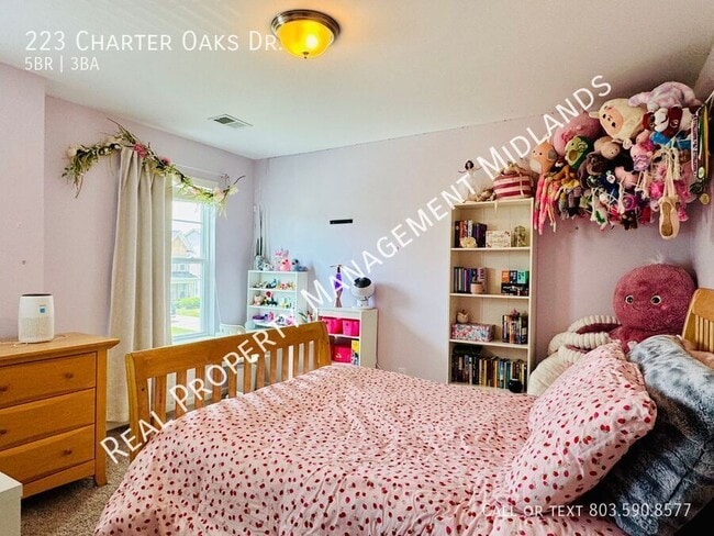 Building Photo - 223 Charter Oaks Dr