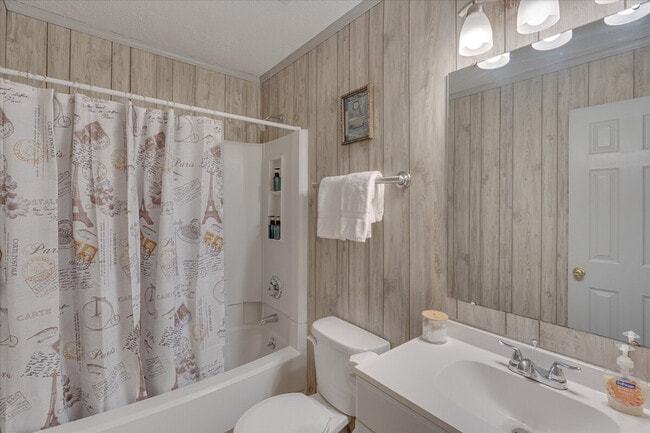 Building Photo - 4225 Meadowbrook Rd