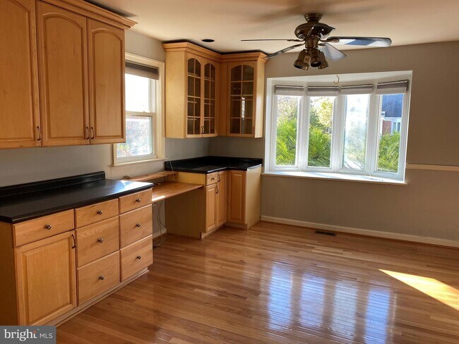 Building Photo - 3205 Labyrinth Rd