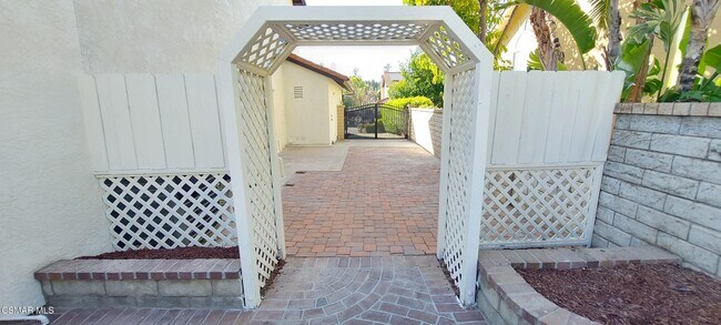 Building Photo - 748 Azure Hills Dr