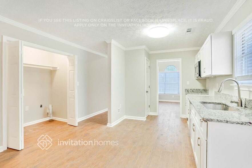 Building Photo - 686 Thomasville Blvd SE