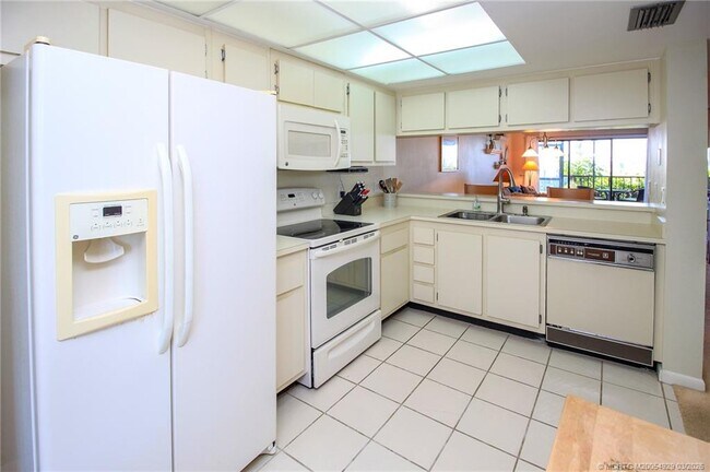 Building Photo - 4620 NE Sandpebble Trce