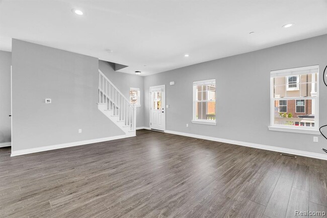Building Photo - 171 Jotham Ave