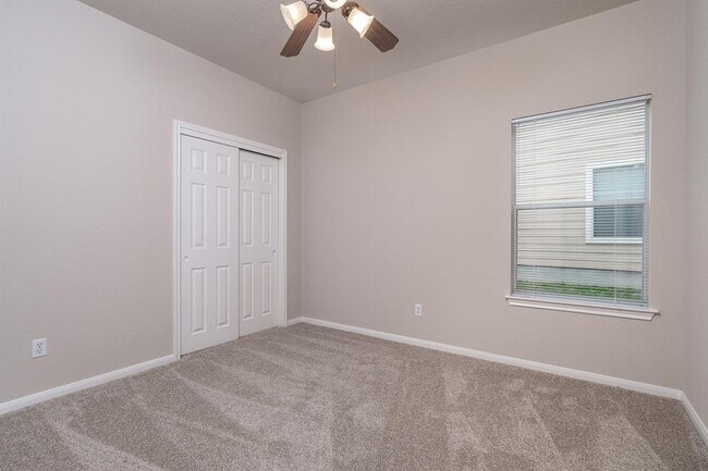Building Photo - 806 Bedford Ct