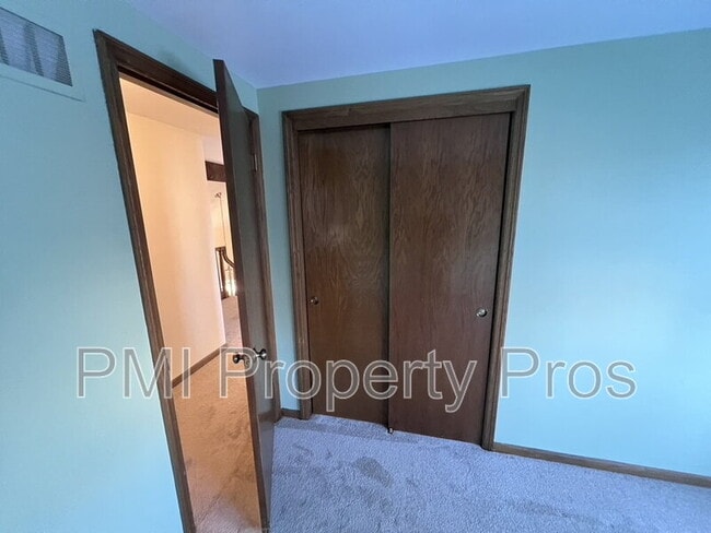 Building Photo - 3204 Chateau Ct