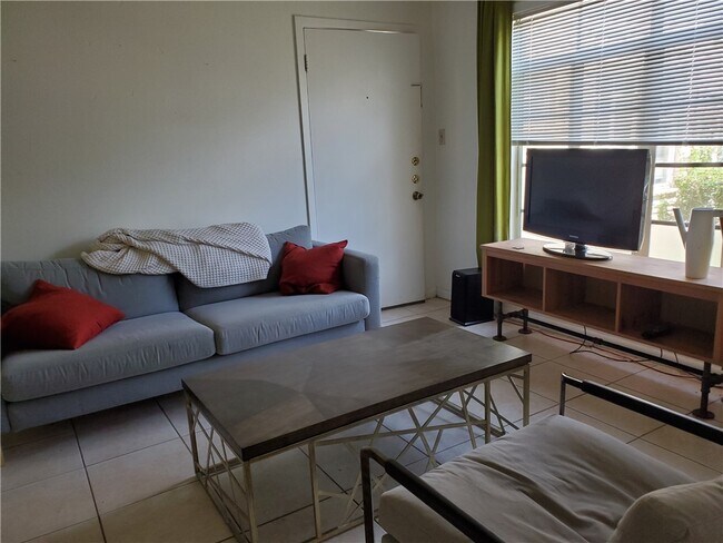 Building Photo - 3202 Grooms St