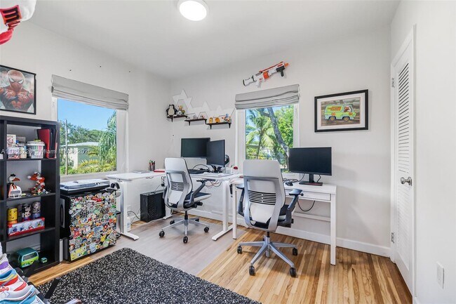 Building Photo - 7635 SW 56th Ave