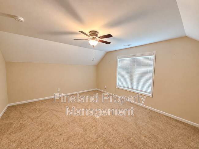 Building Photo - 147 Stafford Ave