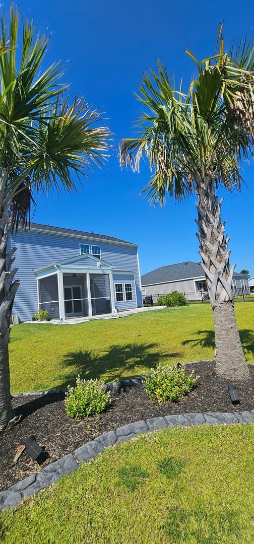 Building Photo - Live where charm meets convenience-Glenmoo...