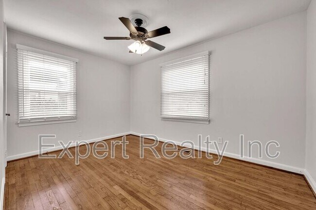 Building Photo - 7119 1st Ave S