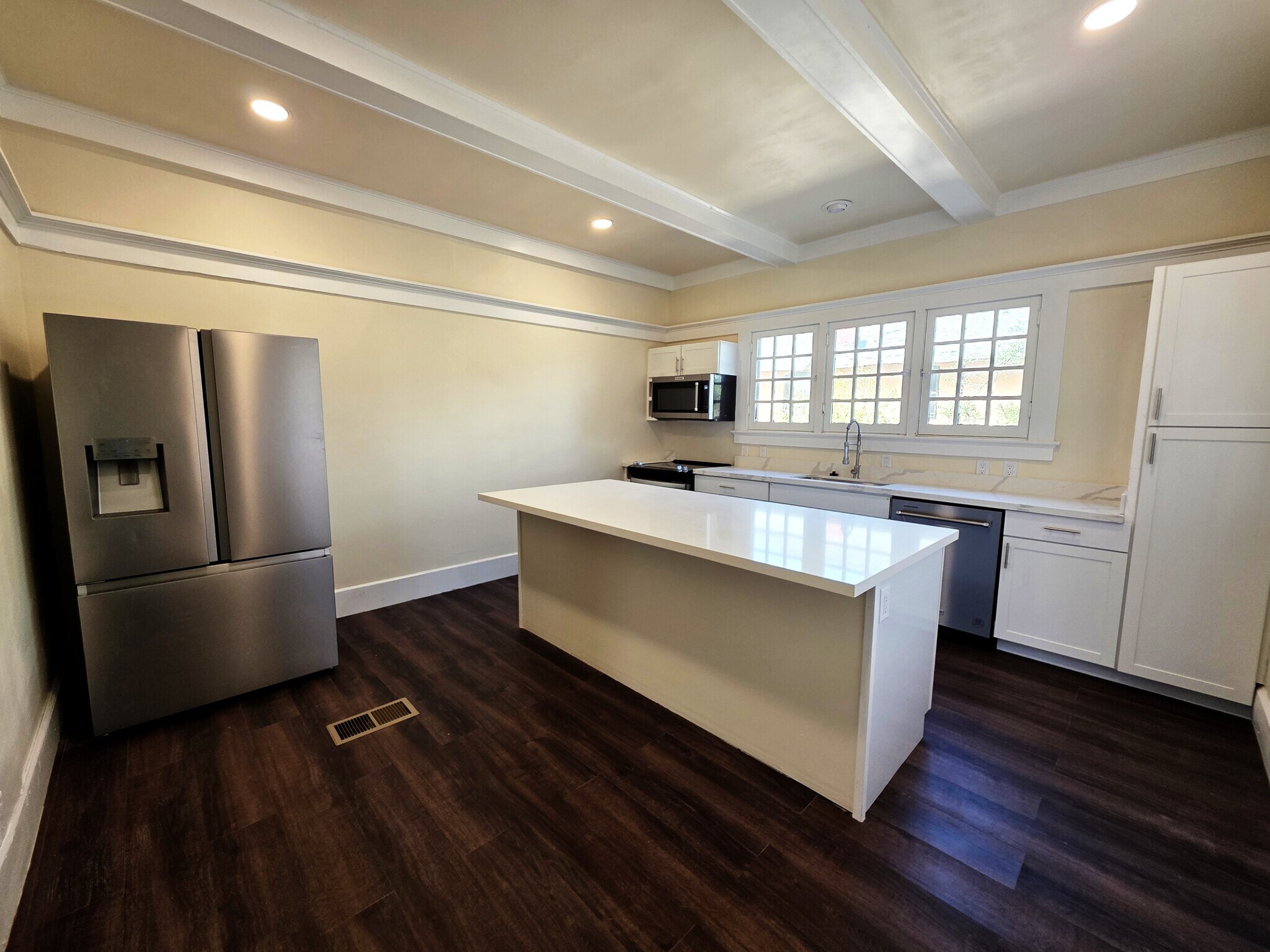 Building Photo - 833 N 4th Ave