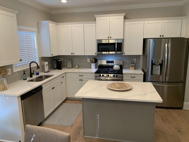 Building Photo - 4230 Old Cherokee St