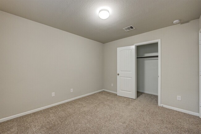 Building Photo - 8002 Carillon Way