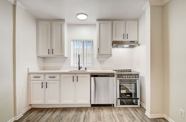 Interior Photo - 14900 Moorpark Street