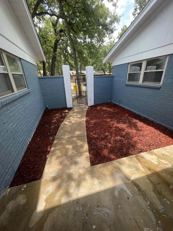 Building Photo - 704 W Pleasantview Dr