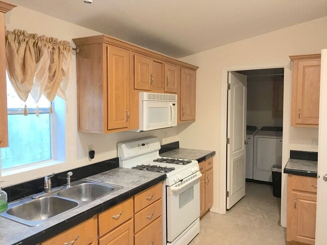 Building Photo - Mountain Living. 3 bedroom 2 bath home in Pecos, NM.