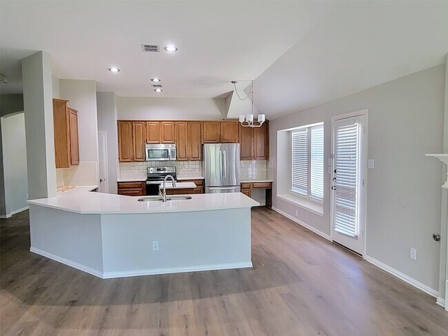 Building Photo - 618 Rivercove Dr