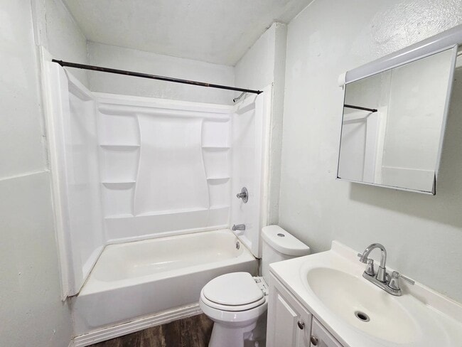 Building Photo - 1001 S Main St