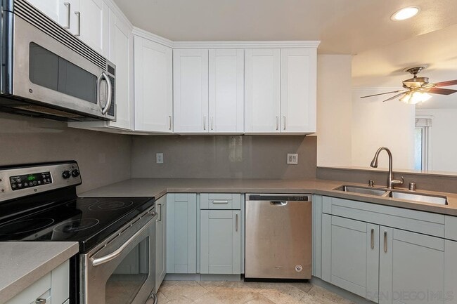 Building Photo - 7455 Charmant Dr