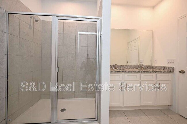 Building Photo - 685 Crown Rose Dr