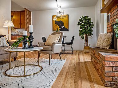 Building Photo - 2 Bed and 1 bath charming and move-in-ready home