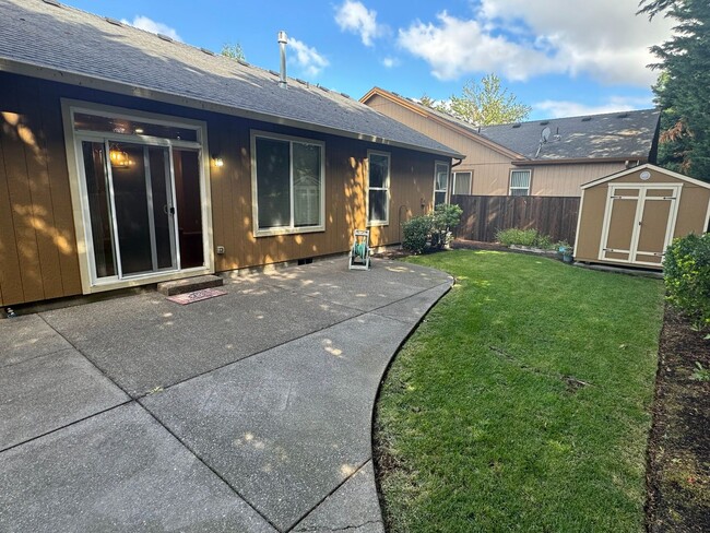 Building Photo - 3 Bedroom 2 Bath House in West Eugene Area