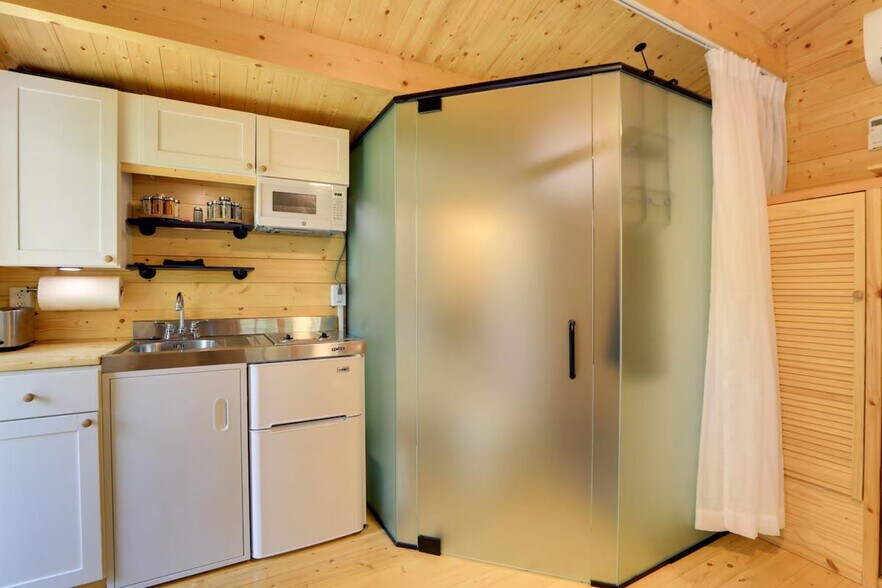 Building Photo - 927 22nd St W