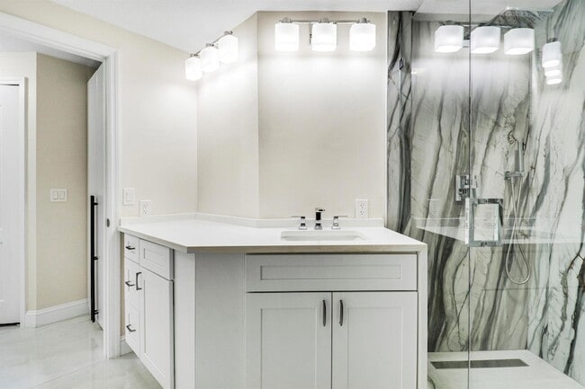 Building Photo - 11010 Legacy Dr