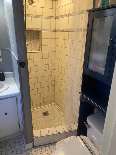 Building Photo - 4 Perry Ave