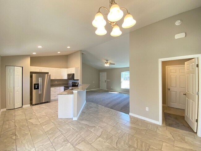 Building Photo - Desirable SW Ocala Neighborhood- 3/2/2 **WON"T LAST**