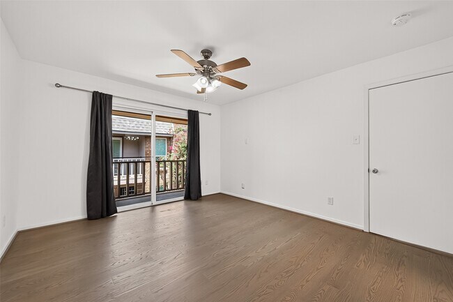 Building Photo - 5524 Beverly Hill St