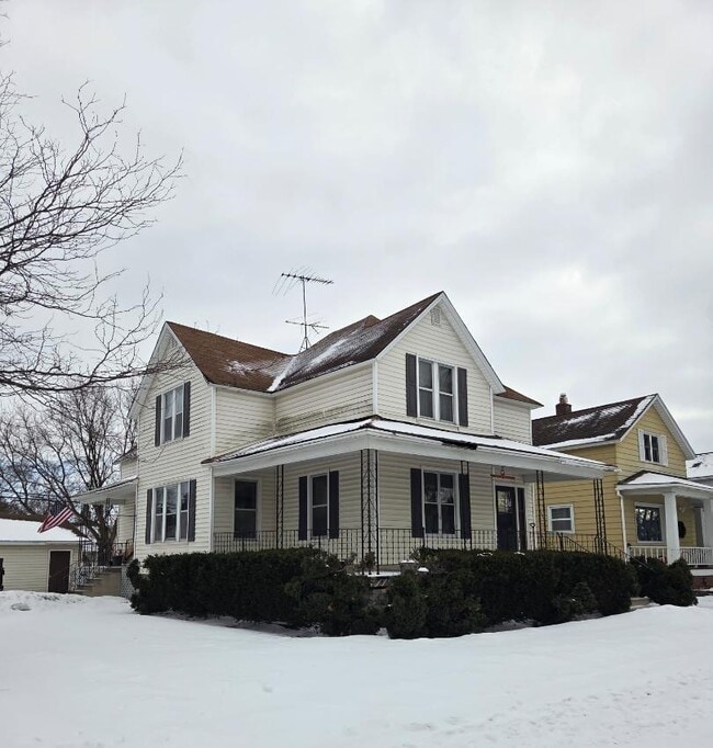 Building Photo - 1102 Oakes St