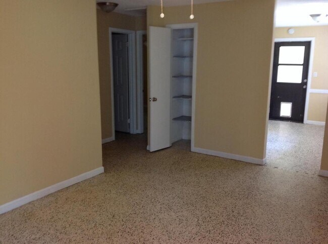 Building Photo - 1186 Sedeeva St