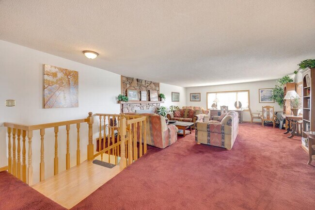 Building Photo - 19 Crescent Ln